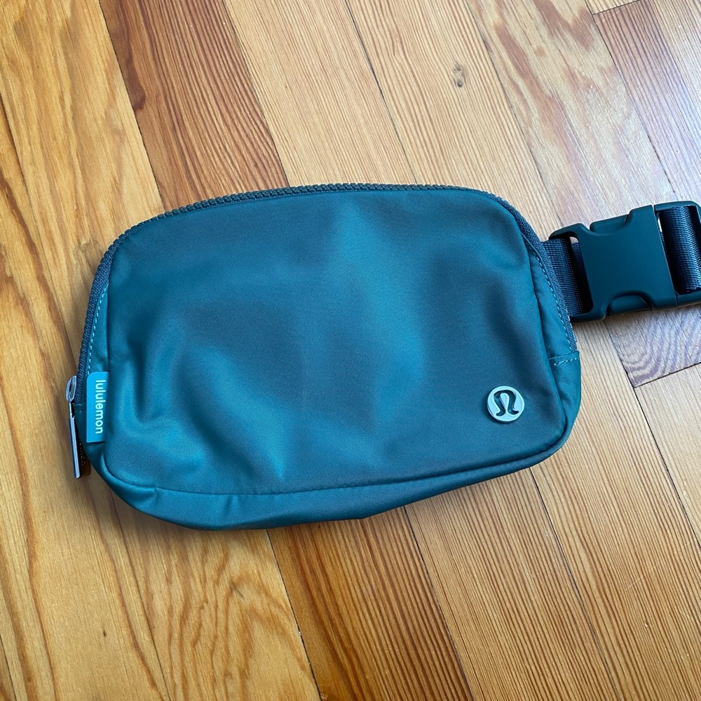 Lululemon Everywhere Belt Bag 1L